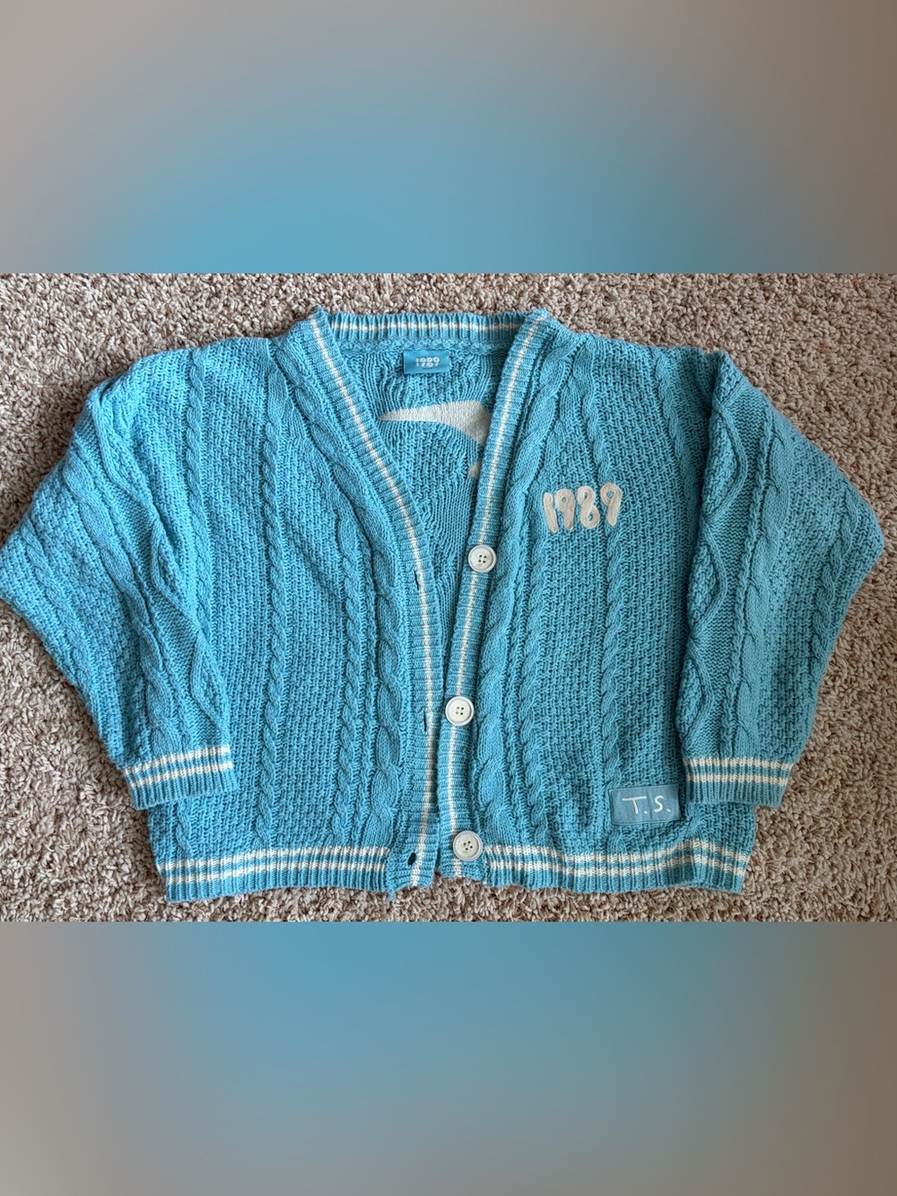 Taylor Swift 1989 Official cardigan